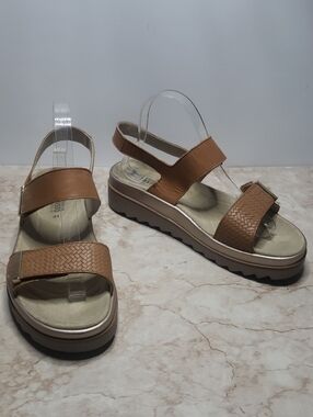 Mephisto Women’s Tan Platform Sandals with Textured Straps Size 41